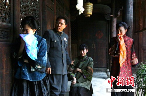 《正者无敌》开播笑点多陈宝国卖萌首演极品男