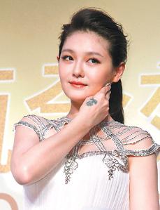 大S没怀孕发文诉苦小S:谁评论你我就在家骂他们