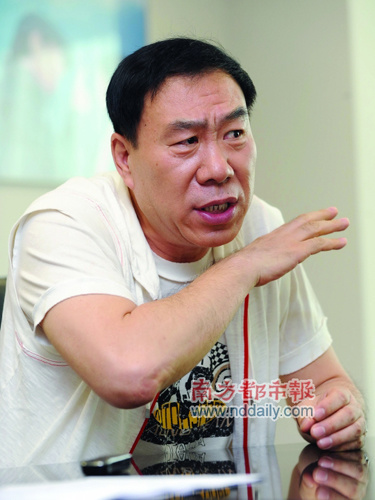 张伟平斥张艺谋工作室经纪人无上岗证:是皮包公司