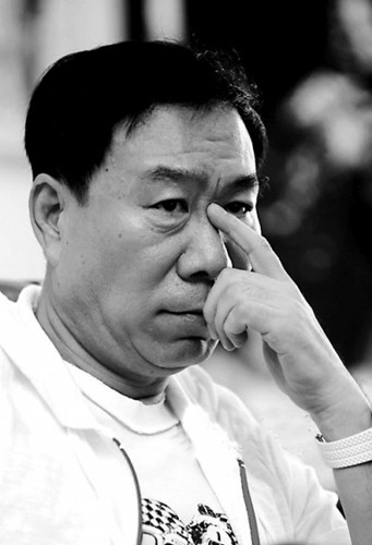 张伟平谈与张艺谋恩怨:他没有资格和我争艺人