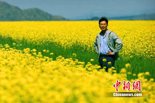 《青海花儿》央八将播赵滨何琳笑对“艰苦青春”
