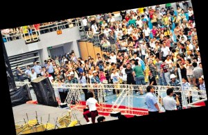 张信哲梁静茹演唱会涉嫌欺诈观众冲上舞台喊退票