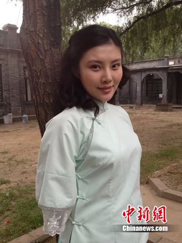 徐冬冬剧照一改性感形象化身民国清纯美女(图)