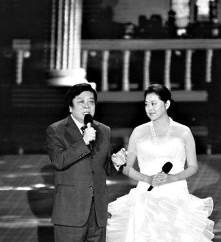 倪萍穿婚纱与赵忠祥聚首观众:要办世纪婚礼吗(图)