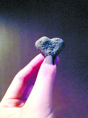 李晨心形石开卖商家宣传既可定情又可表孝心