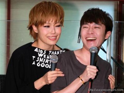 苏打绿演出音控出问题青峰台上发火大骂比中指