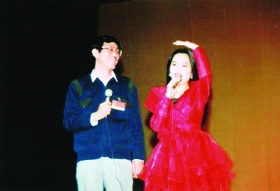 杨钰莹主动示好泯恩仇昔日恩师欣慰:岗岗长大了