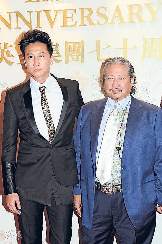 洪金宝爆粗否认“包二奶”:是不是想我跳楼死(图)
