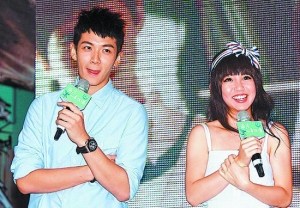 柯震东承认与萧亚轩热恋叹没钱向女友浪漫求婚