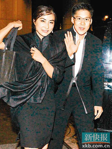 霍启山承认将任哥哥霍启刚伴郎对新人送祝福(图)