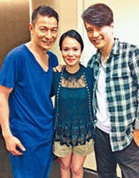 刘德华庆51岁生日合影曝光一身蓝装随和亲切(图)