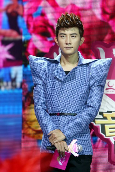 大左新人盛典护粉丝调侃汪东城安慰EXO—M(图)