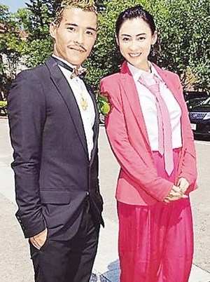 张柏芝出席弟弟婚礼不送礼献唱歌曲感动泛泪