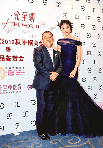 陈慧琳庆生“虾饺仔”逗趣霸蛋糕嘟嘴抢吹蜡烛(图)