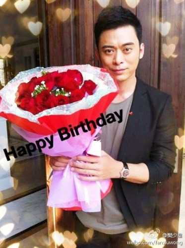 樊少皇不受流言干扰赠玫瑰为女友贾晓晨生日(图)