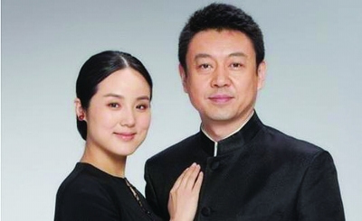 央视主持人杨柳被曝已娶第五任妻子合影曝光(图)