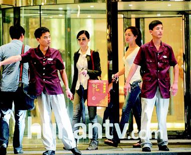 刘亦菲约会曾轶可出游被拍两人在酒店欢聚(图)