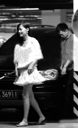 王学兵新欢曝光:相差15岁TVB女主播(图)