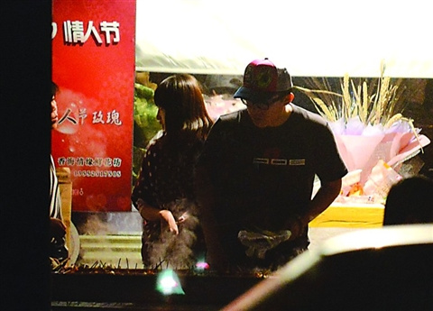传周冬雨与富二代同学恋爱男方陪吃陪玩陪回家