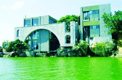 杨丽萍豪宅被指污染洱海政府:排污符合标准(图)