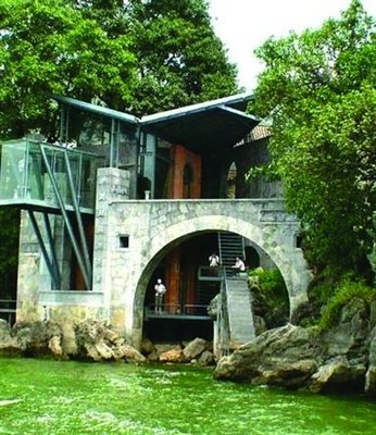 传杨丽萍房粪水污染洱海网友“约架”欲弄清事实
