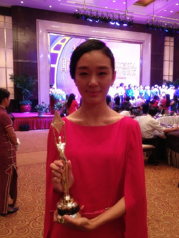 谭晶母亲看《奔袭桐柏》飙泪栗思涵演活革命影片