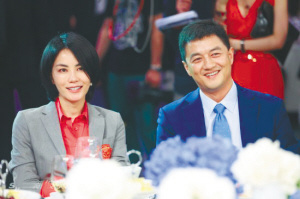王菲双手合十为老公祈福李亚鹏温暖表达爱意