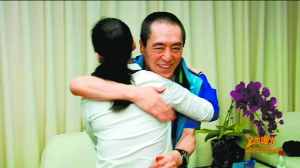 张艺谋与李玉深情拥抱调侃好友拍戏“野心大”
