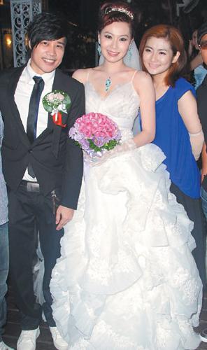女儿快1岁Tank补办婚礼Selina美艳现身祝福(图)