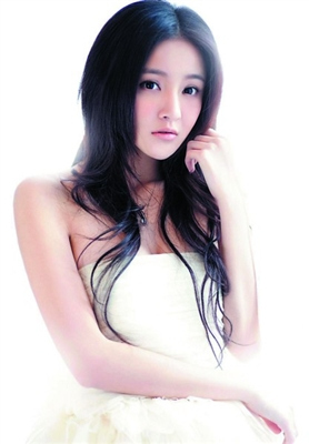 传名导为干女儿抢角网友:女星竞争走向拼爹时代