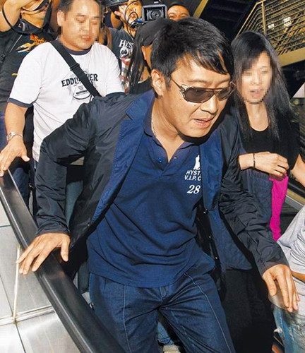 黎明闻“小三”装聋憔悴变大叔逞强称