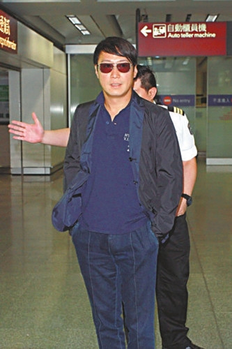 黎明戴墨镜现身神情从容拒谈如何分财产