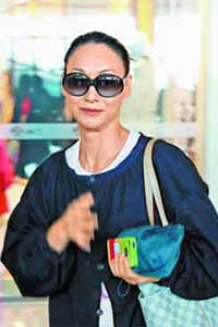 惠英红曝哥哥惠天赐死因:减肥过度抵抗力变差