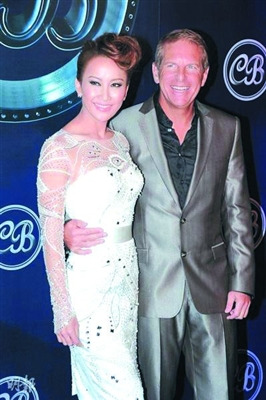 李玟否认与富商婚变称正筹备结婚周年派对(图)