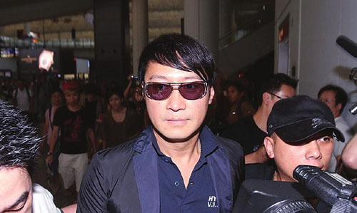 黎明否认与乐基儿分手后躲北京疗伤已不戴婚戒