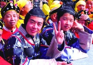 “横漂”生活曝光群演抽烟与陈道明对骂被拉黑名单