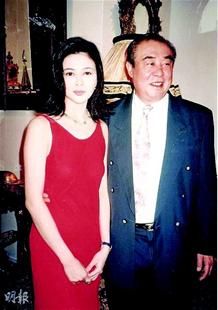 父亲病逝关之琳买豪华墓地父女关系一直较疏离