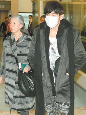 周杰伦已和昆凌结婚?经纪公司:你们想太多(图)