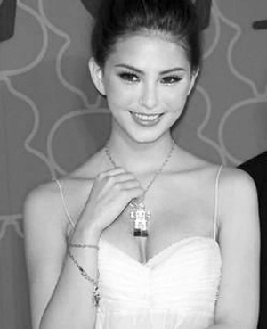 曝周杰伦在英国求婚昆凌母称筹备女儿婚事