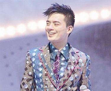 黄耀明支持香港名媛同性婚姻称其父想法迂腐