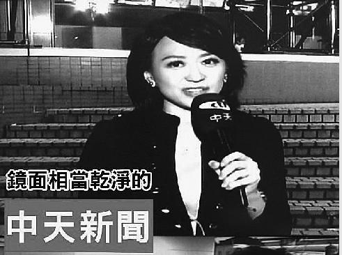 台电视台失火众人狂疏散女主播淡定街上报新闻