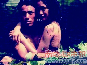 陈坤贺周迅生日贴湿身照两人全身湿透紧拥(图)