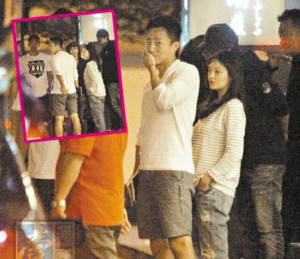 大S黏汪小菲等怀孕外出穿平底鞋肚子微凸(图)