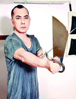 黄秋生难忍谩骂退出微博网友:原来你也怕人言啊