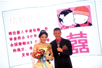 赵本山弟子王小虎补办婚礼赵家班拍视频送祝福