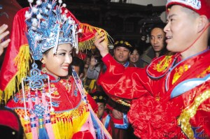 赵本山弟子王小虎补办婚礼父母、孩子未到场