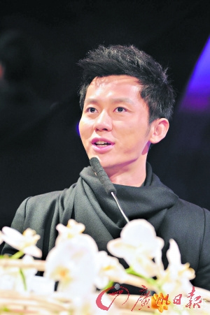 李晨坦言已放下“心形石”事件开玩笑要批发石头