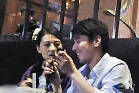 赵又廷片场探班女友高圆圆贴面旁若无人(图)