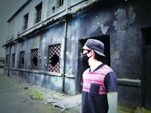 俞灏明重回爆炸现场网友:你能挺过这个坎(图)