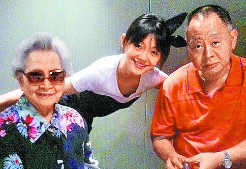 大小S忙筹备亡父告别式轮流陪奶奶抚平伤痛(图)